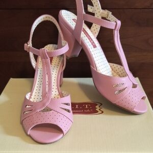 B.A.I.T. Footwear Pink Reanna Sandals, Size 8